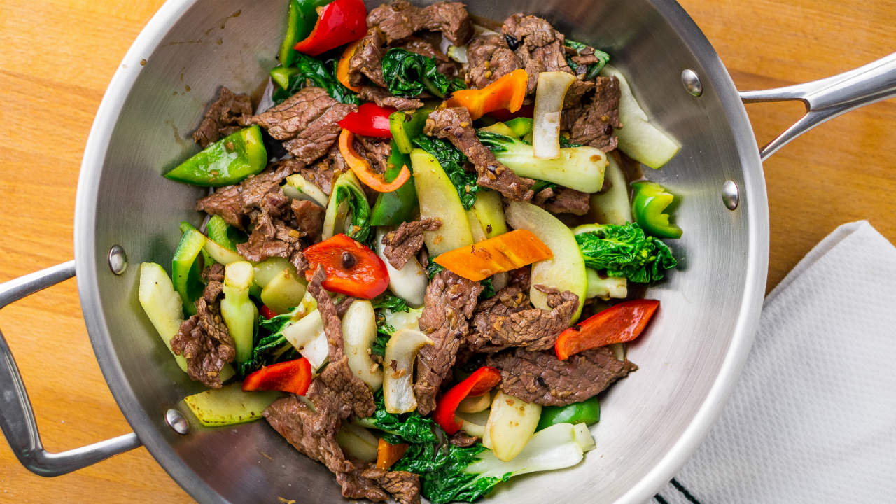 Stir-fried sirloin of beef julienne with mixed veg in a sweet & sour glaze, served in a fresh pineapple