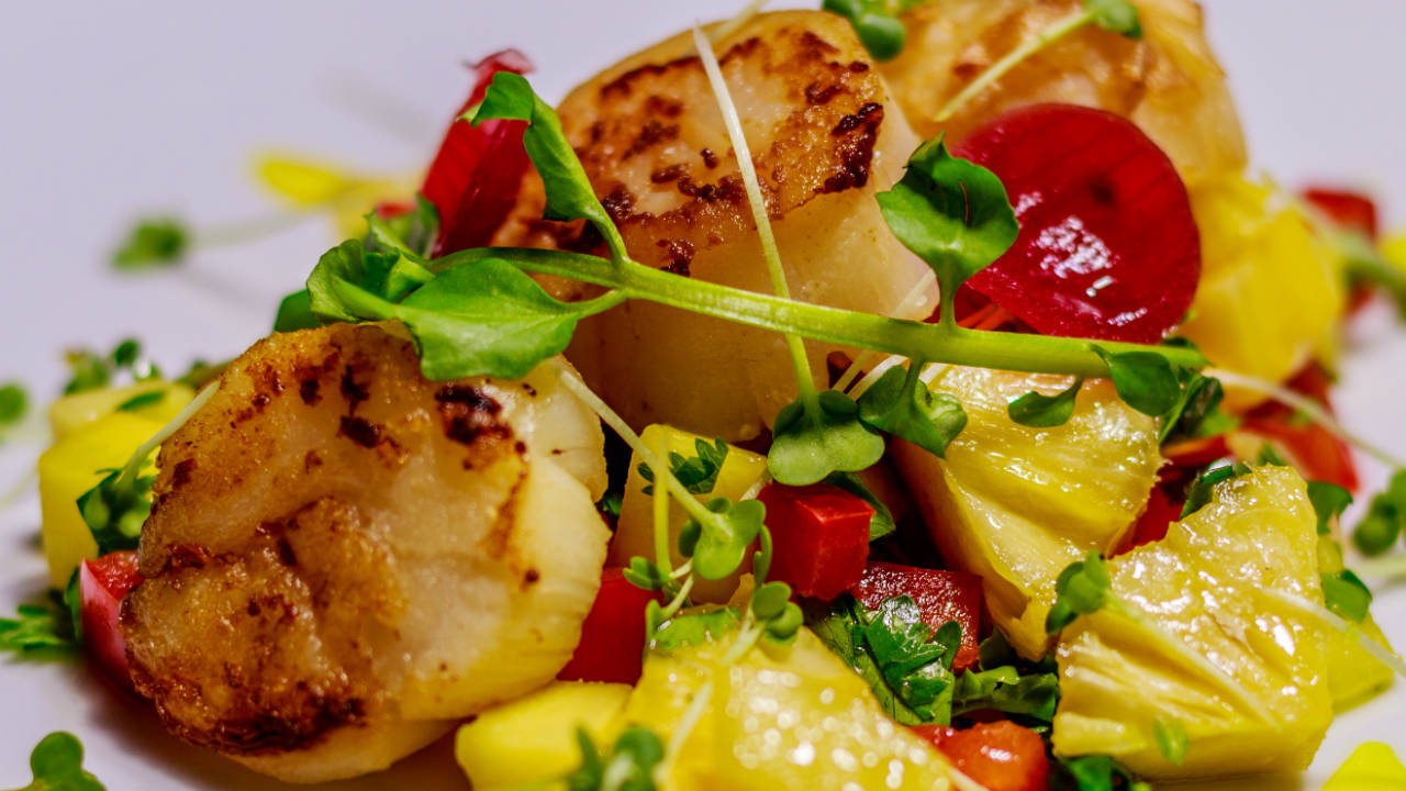 King scallops, Gruyere cream with mash & samphire
