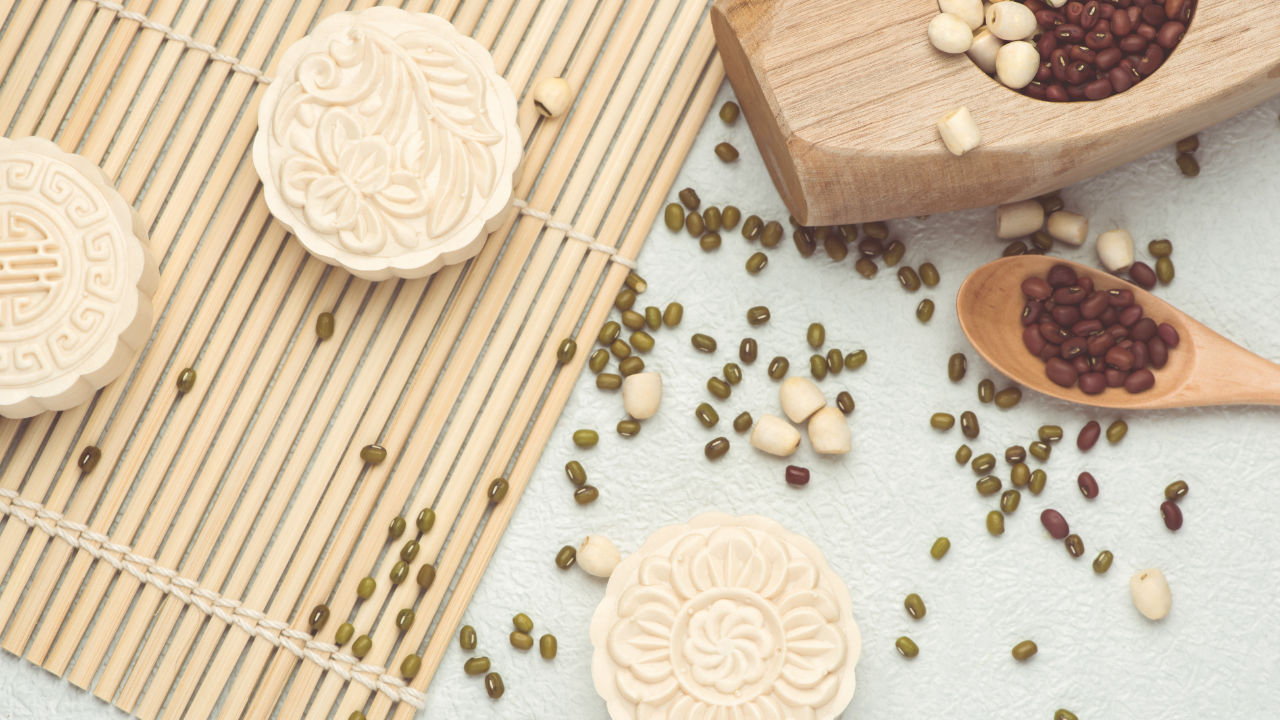 Snowy Mooncake with Custard Filling