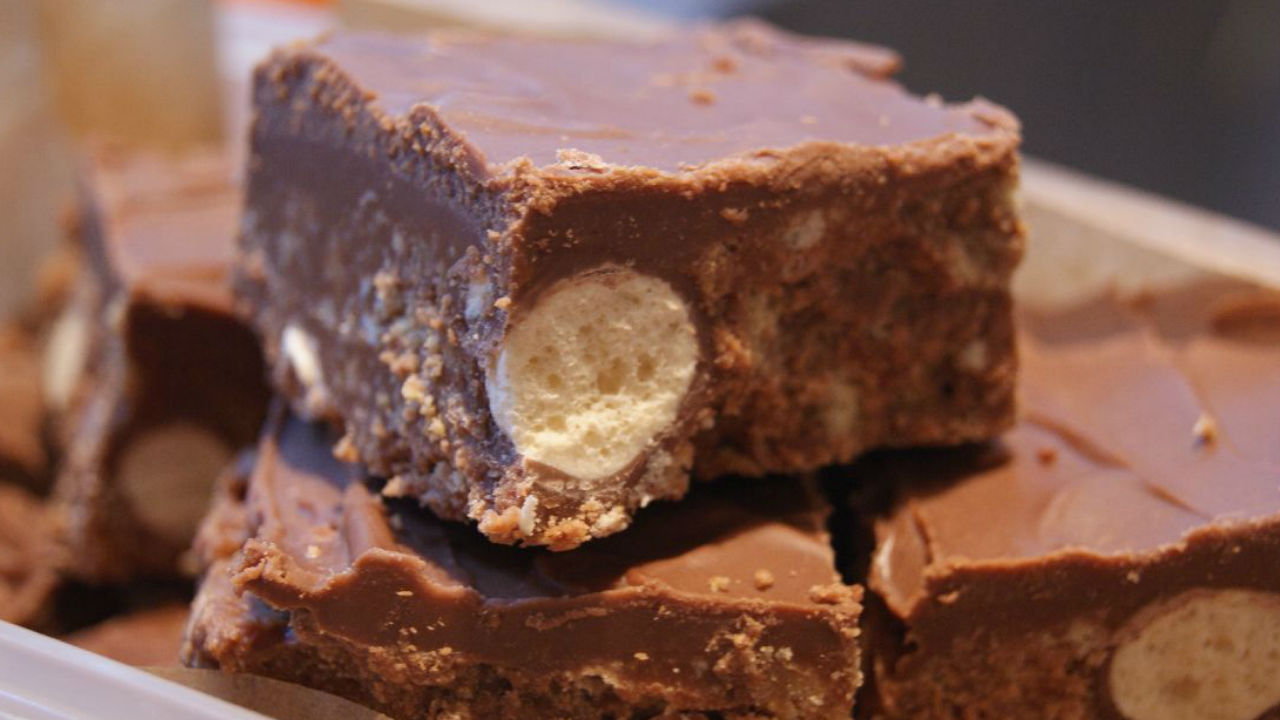 Chocolate & Marshmallow Biscuit Cake