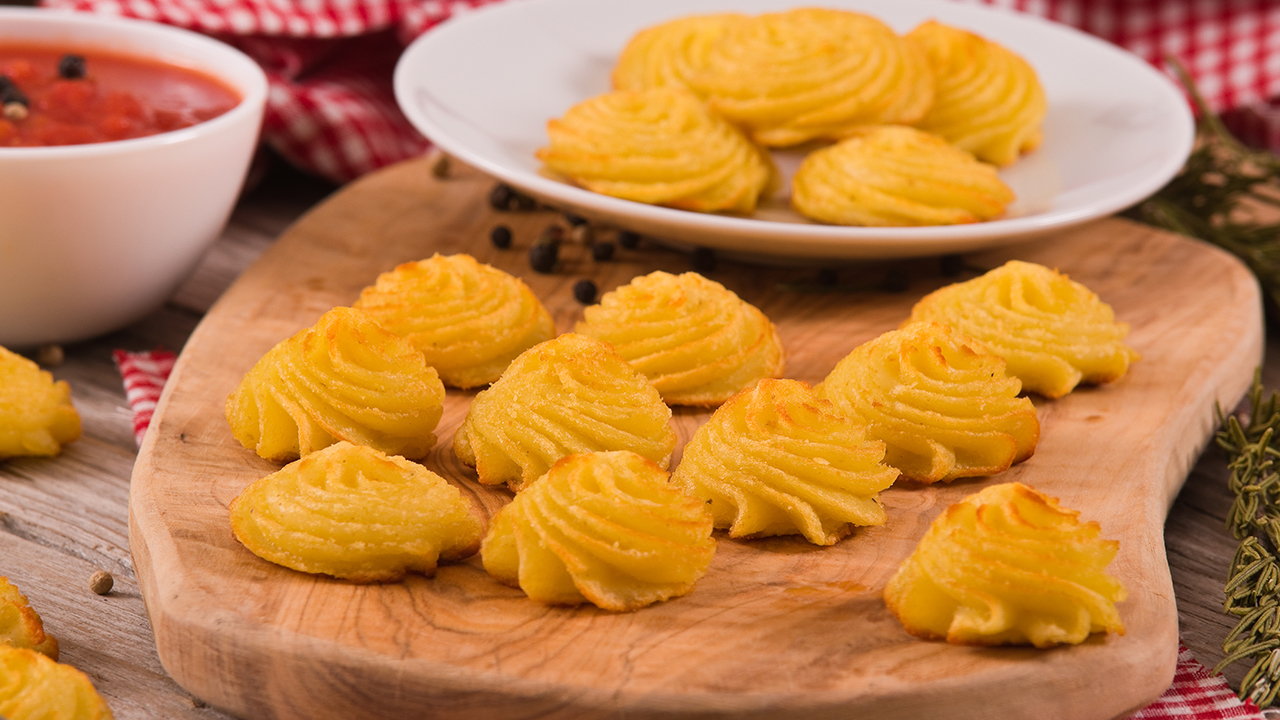 Glazed vegetables and duchess potatoes
