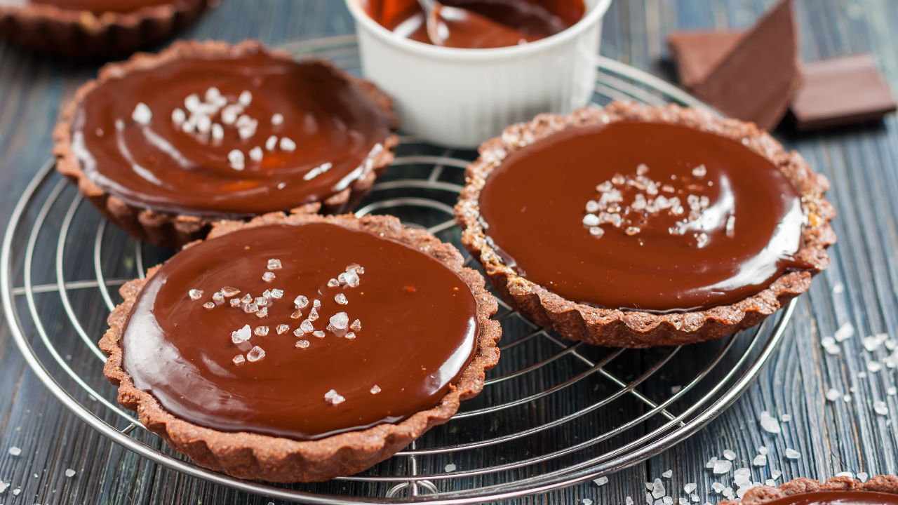 Vegan salted caramel tart